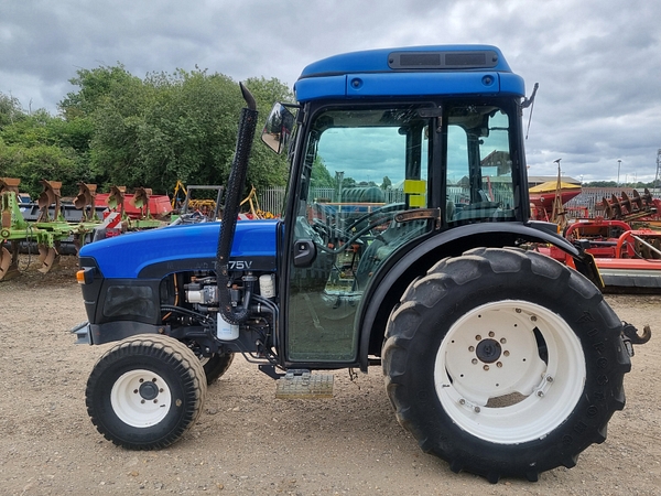 Chris Atkin & Son Ltd - New Holland TN75V